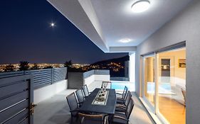 Villa Dorso With Heated Pool